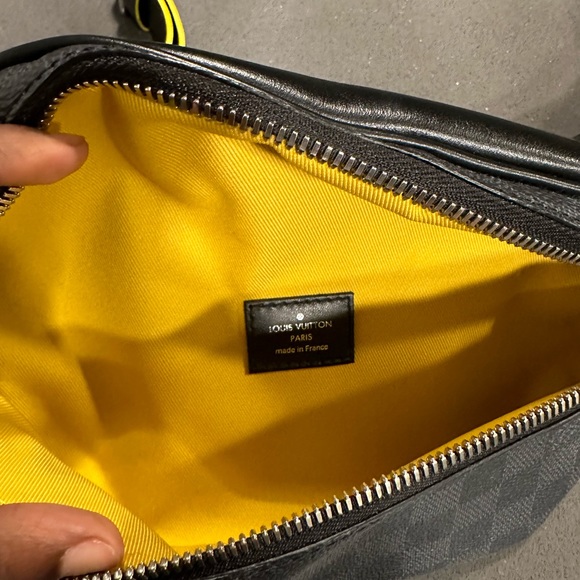 Louis Vuitton Damier Graphite Rainbow Logo Discovery BumBag - Picture 4 of 6